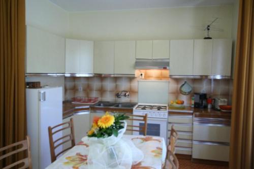 Two-bedroom Apartment In ?ilo/insel Krk 13570