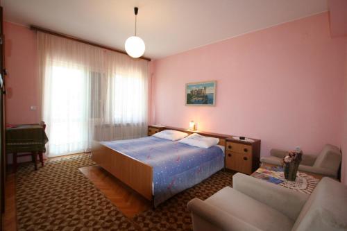 Two-bedroom Apartment In ?ilo/insel Krk 13570