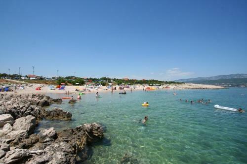 Two-bedroom Apartment In ?ilo/insel Krk 13570