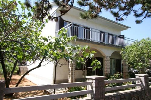 Two-bedroom Apartment In ?ilo/insel Krk 13570