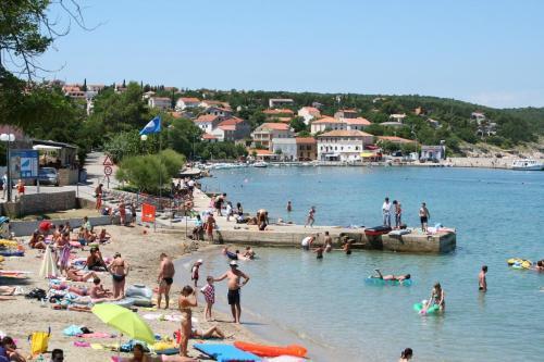 Two-bedroom Apartment In ?ilo/insel Krk 13570