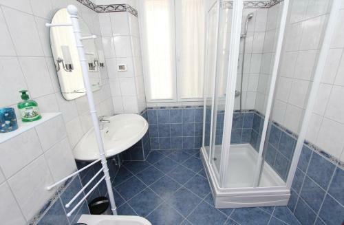 Hostal Apartments Casa Menis