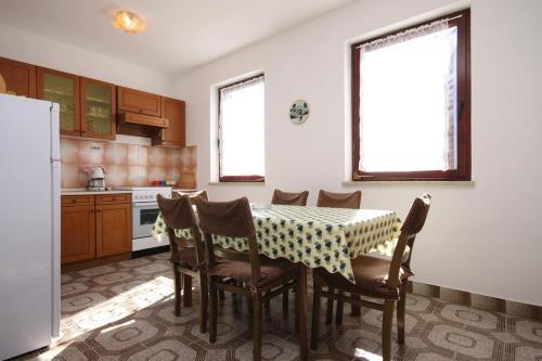 Apartments With A Parking Space Fazana - 7281