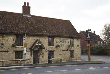 Hotel Queens Head Htl Milton Ernest