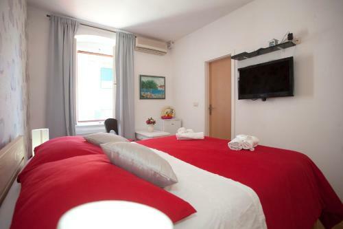 Split Ann Apartments