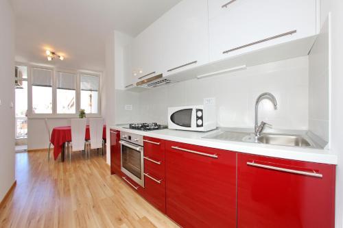 Bay Bridge Center Apartment 1