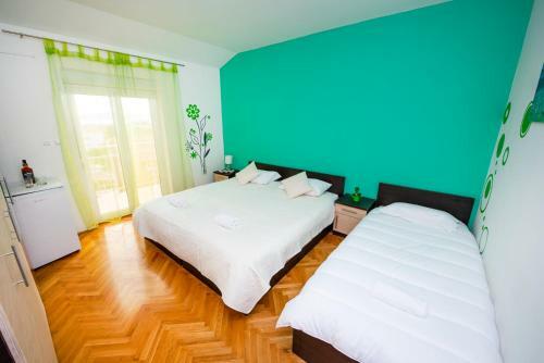 Hostal Mareta Guesthouse