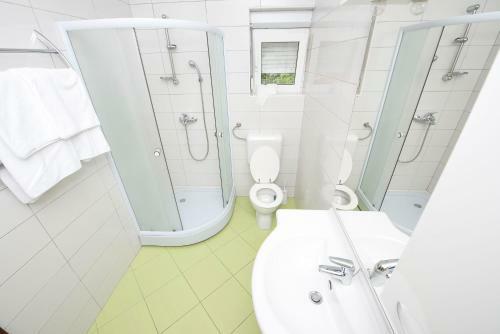 Hostal Mareta Guesthouse
