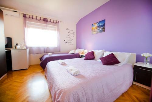 Hostal Mareta Guesthouse