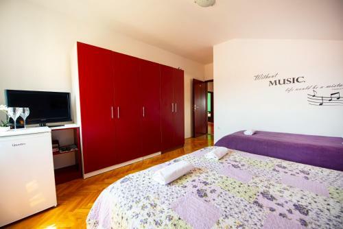 Hostal Mareta Guesthouse