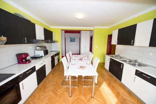 Hostal Mareta Guesthouse