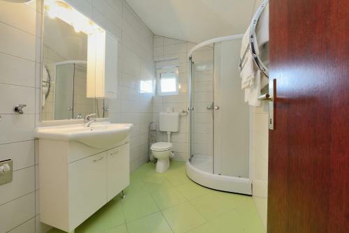 Hostal Mareta Guesthouse