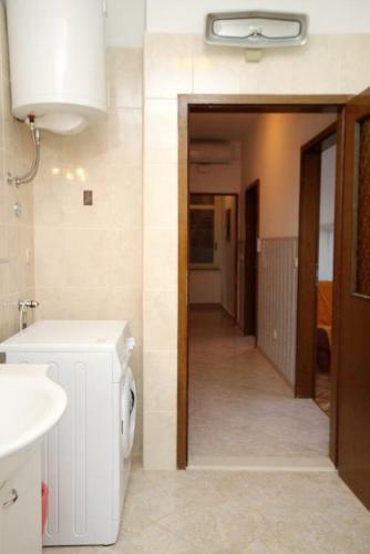 Apartments By The Sea Sumpetar (omis) - 2965