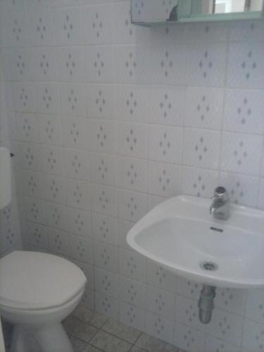 Hostal Apartments With A Parking Space Banjol (Rab) - 11021