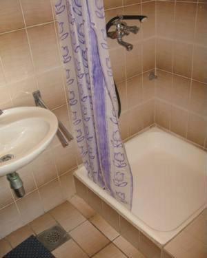 Hostal Apartments With A Parking Space Banjol (Rab) - 11021