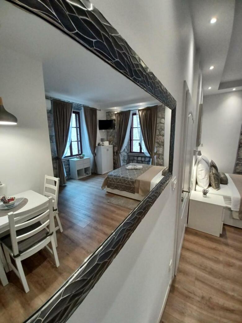 Hostal Placeta Apartments