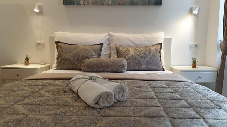 Hostal Placeta Apartments