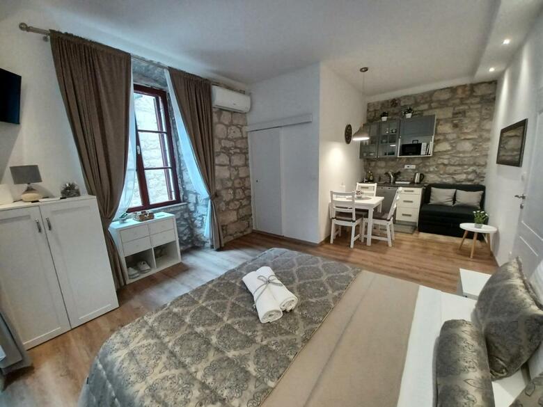 Hostal Placeta Apartments