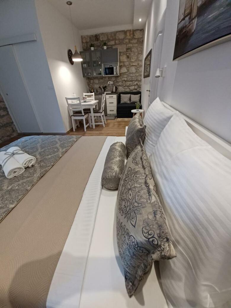 Hostal Placeta Apartments