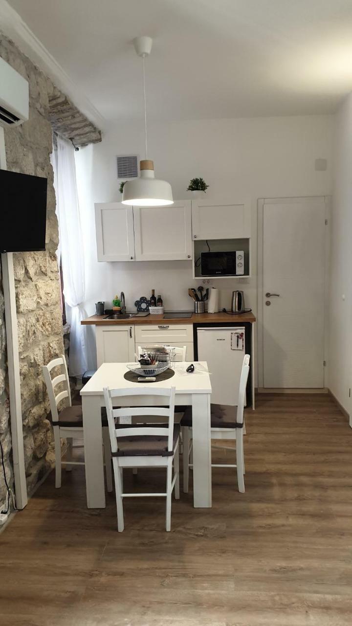 Hostal Placeta Apartments