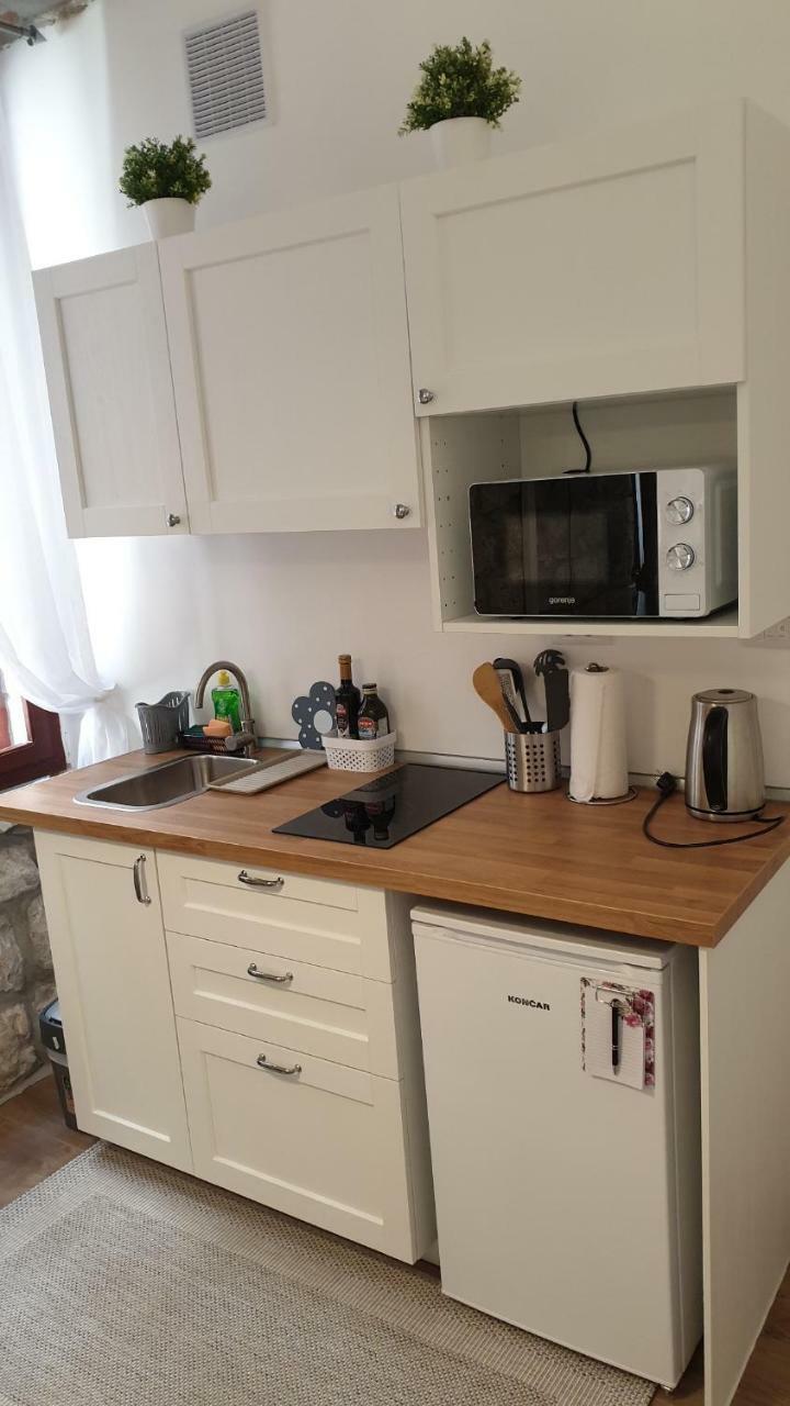 Hostal Placeta Apartments
