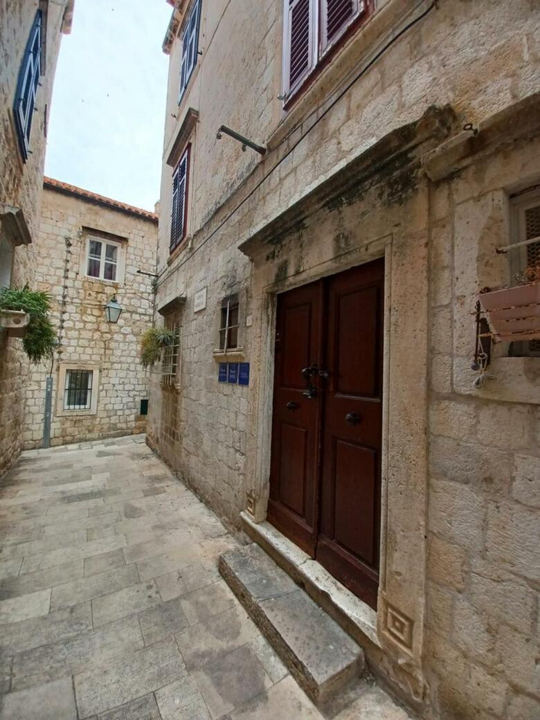 Hostal Placeta Apartments
