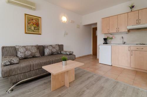 Hostal Guesthouse Villa Irena