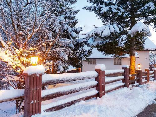 Peter's Pine Cottage