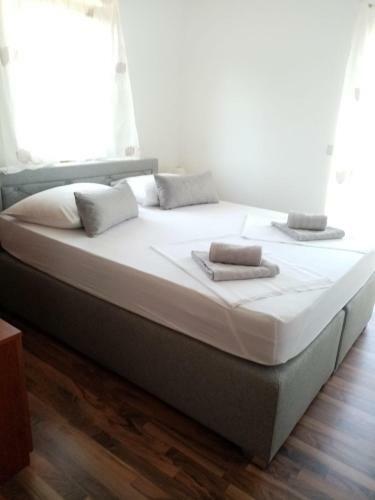 Apartments Ljubo