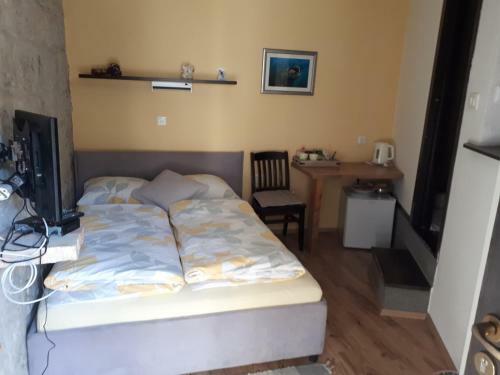 Hostal Elena Rooms