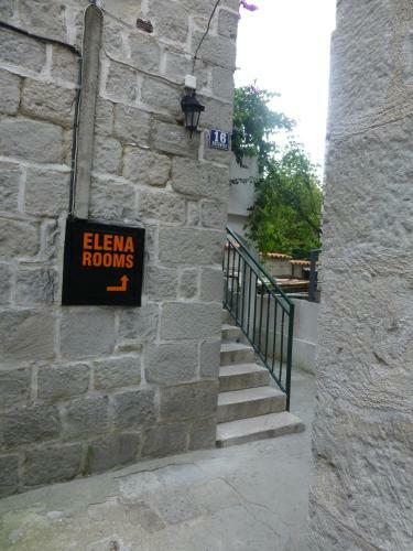 Hostal Elena Rooms