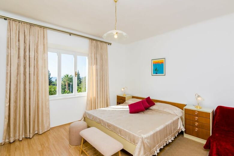 Hostal Guest House Vila Nina