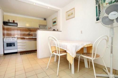 Apartment Vrboska 541a