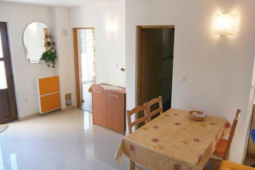 Apartment Valun 8086c