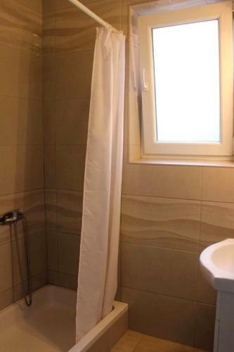 Apartments With A Parking Space Gradac (Makarska) - 5198