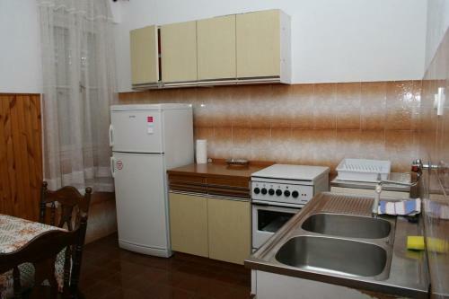 Apartments By The Sea Pucisca (brac) - 2942