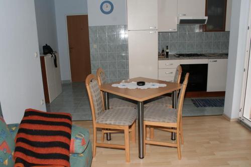 Apartment Podgora 2624b