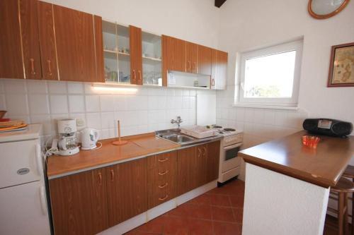 Family Friendly Seaside Apartments Novigrad - 7118