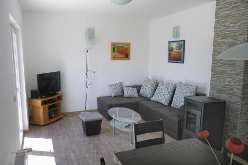 Family Friendly Seaside Apartments Novigrad - 7118