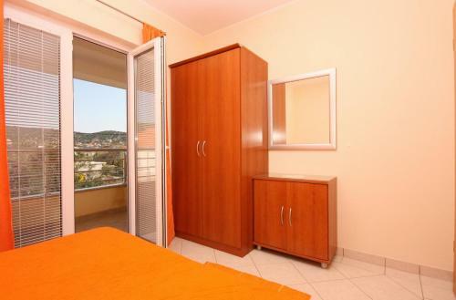 Apartments By The Sea Vinisce (trogir) - 5229