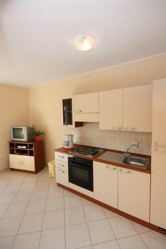Apartments By The Sea Vinisce (trogir) - 5229