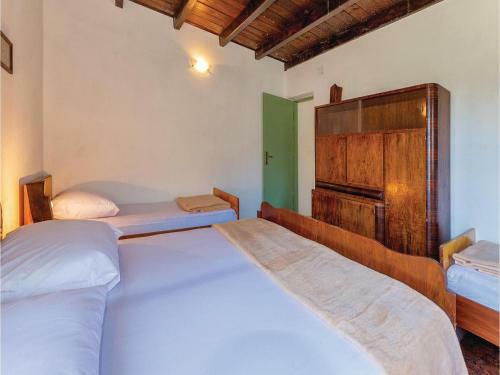 Two-bedroom Holiday Home In Tribalj