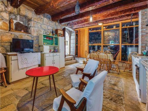 Two-bedroom Holiday Home In Tribalj