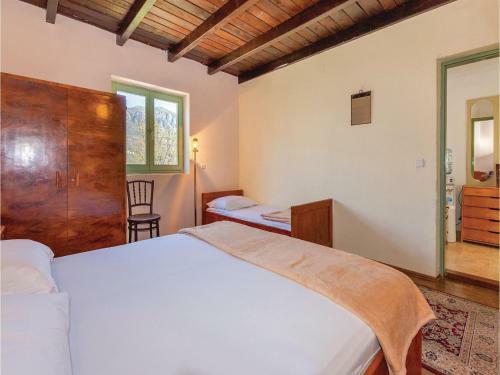 Two-bedroom Holiday Home In Tribalj