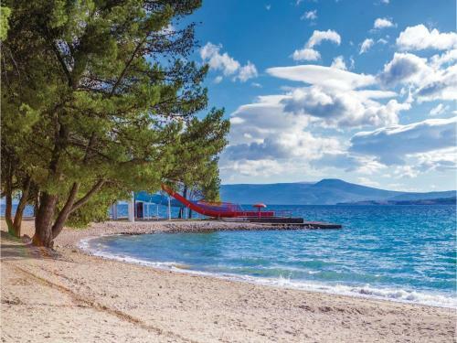 Two-bedroom Holiday Home In Tribalj