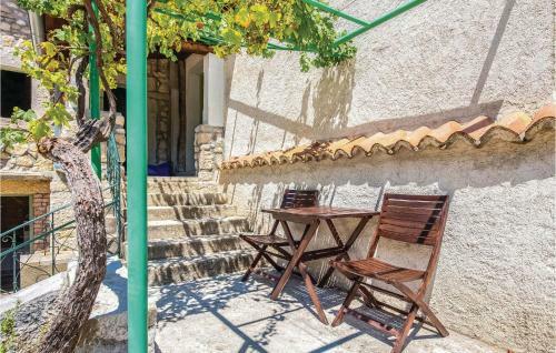 Two-bedroom Holiday Home In Tribalj