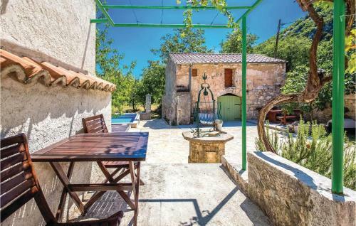 Two-bedroom Holiday Home In Tribalj