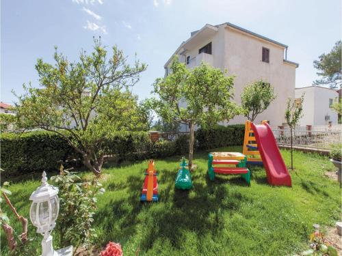 Three-bedroom Apartment Podstrana With Sea View 06