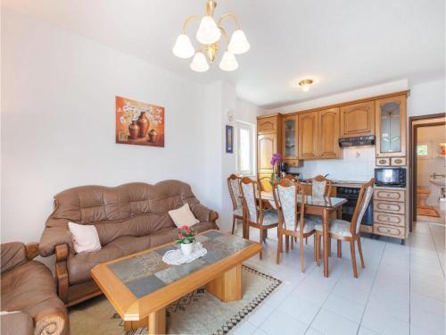 Three-bedroom Apartment Podstrana With Sea View 06