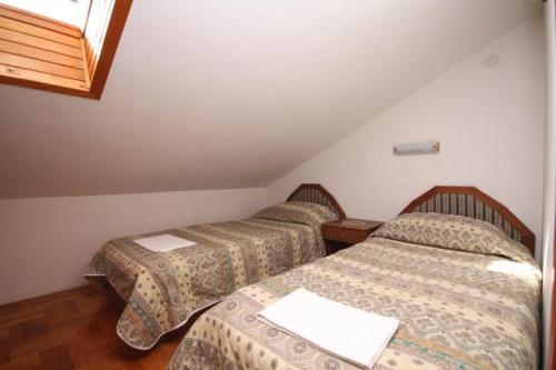 Apartments With A Parking Space Jelsa (hvar) - 8732